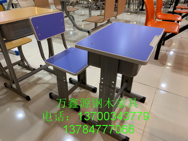 課桌（zhuō）椅028